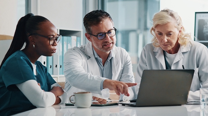 Dentists discussing AI